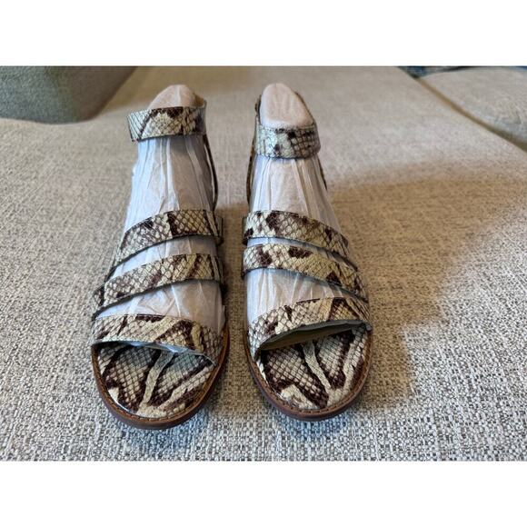 Vince Camuto Resensa Oatmeal Multi Snake Exotic Beige Wedge Shoe Sandal Sz 8W - Picture 4 of 10